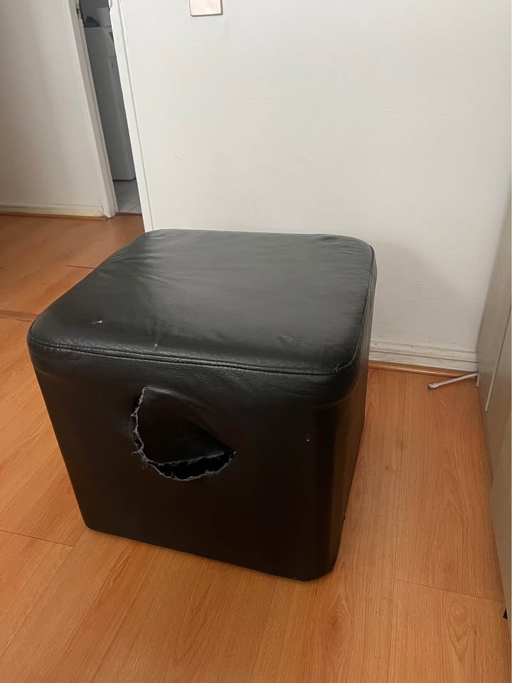 Puff negro de ecocuero