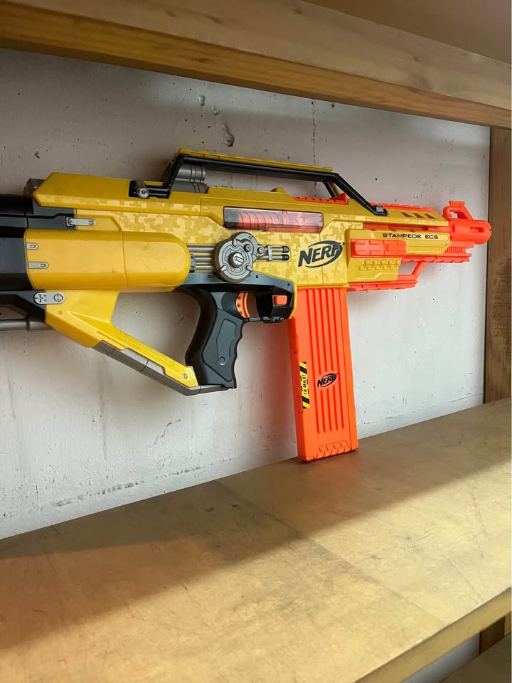 Rifle Nerf Stampede ECS automático con cargador de 18