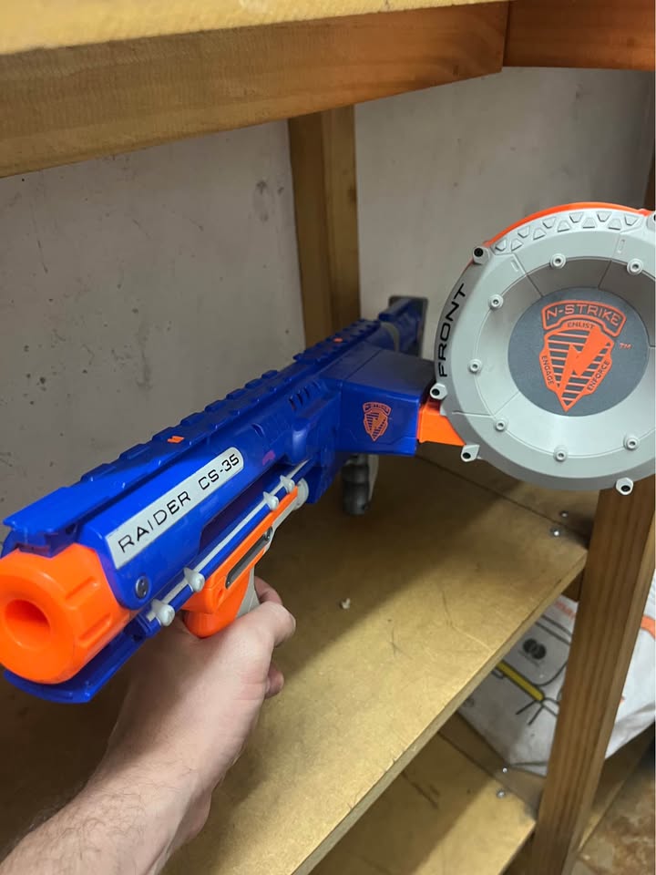 Lanzador Nerf Raider CS-35 con tambor de 35 dardos