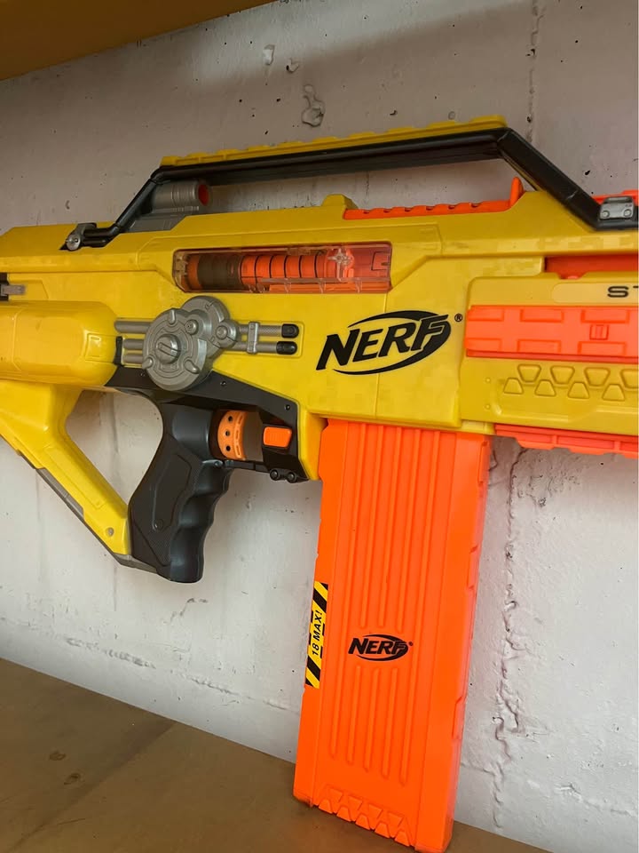 Rifle Nerf Stampede ECS automático con cargador de 18