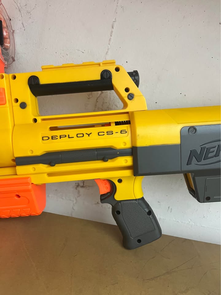 Rifle Nerf Deploy CS-6 con mira y tambor