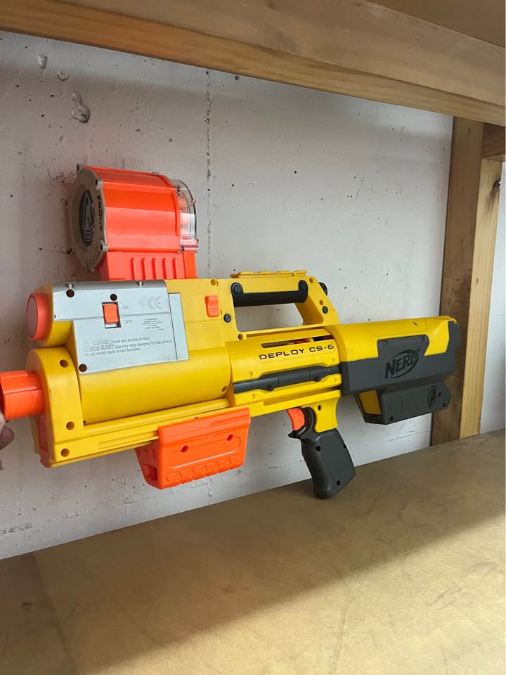 Rifle Nerf Deploy CS-6 con mira y tambor