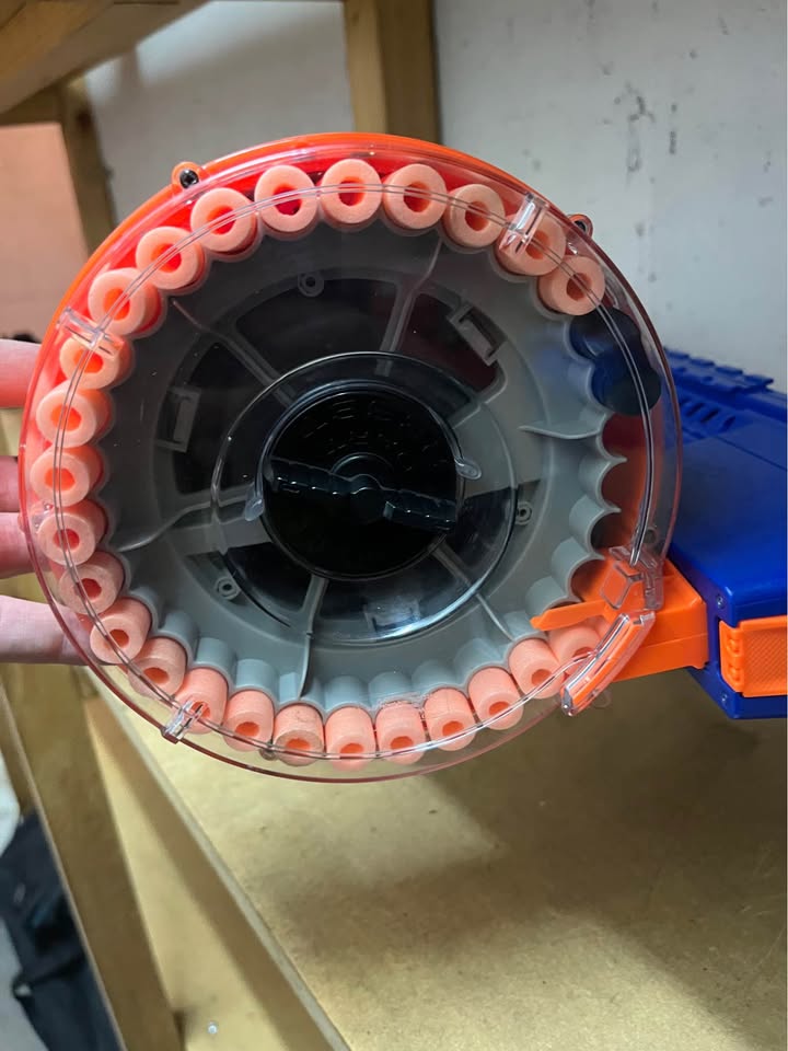 Lanzador Nerf Raider CS-35 con tambor de 35 dardos