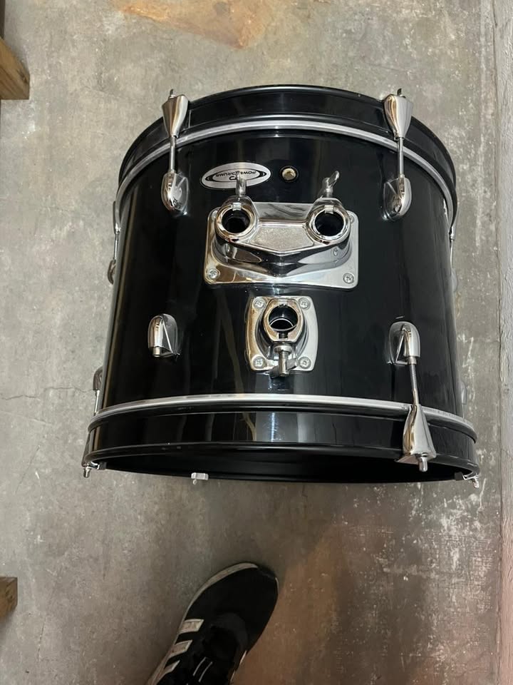 REMATE - Bombo Powerdrums 16" negro + parche School of Rock