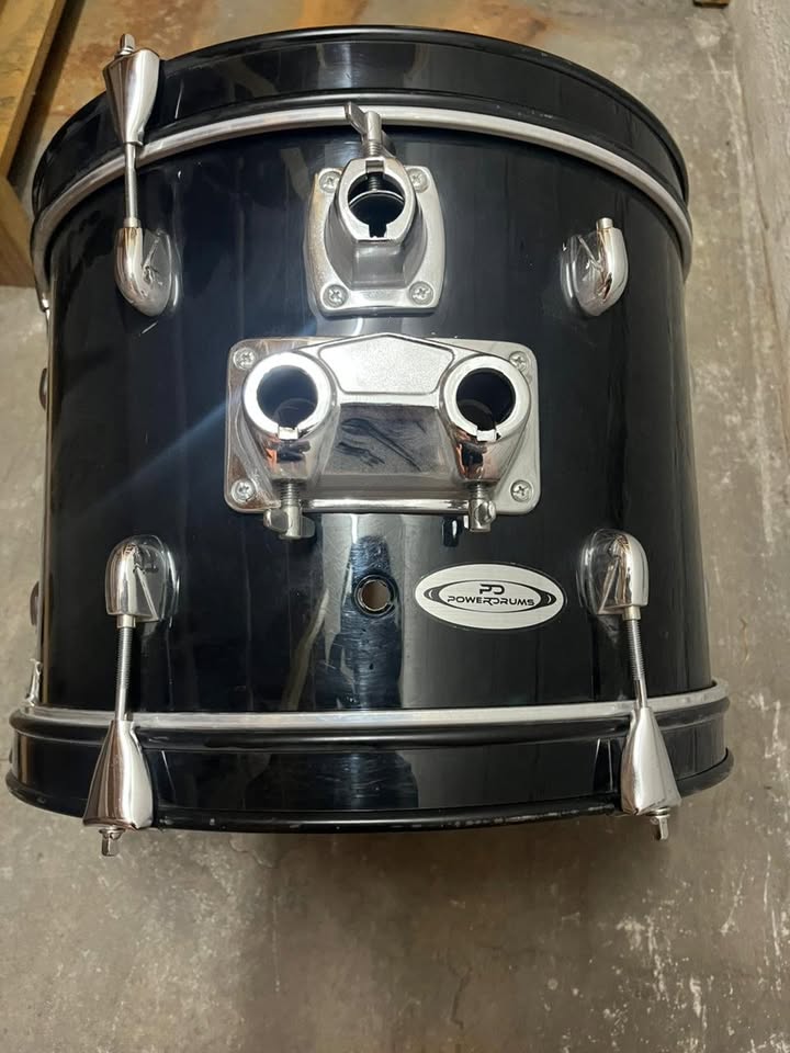 REMATE - Bombo Powerdrums 16" negro + parche School of Rock