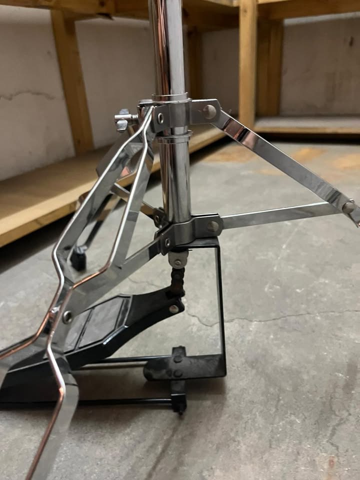 Remate - Pedal Hi-Hat para batería – completo y en buen estado