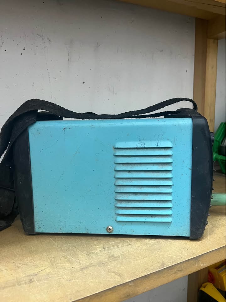 Soldadora inverter portátil Energy Tools 200A