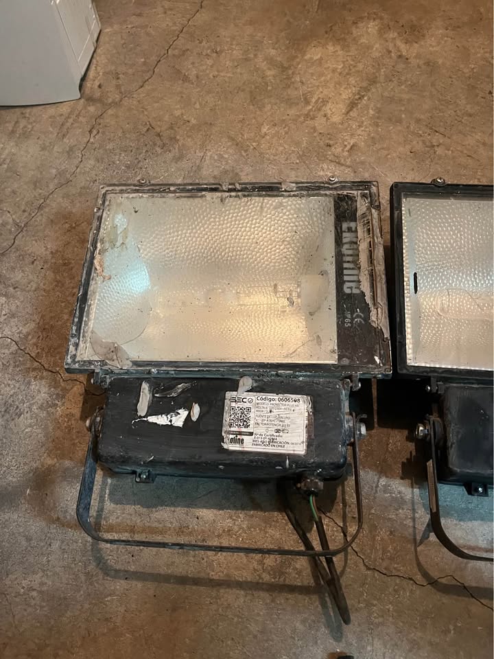 Focos alógenos industriales Ekoline (reflectores exteriores)