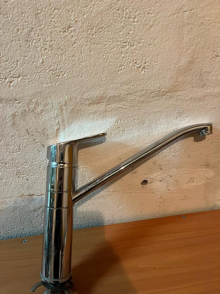 Llave monomando de cocina (grifería cromada)