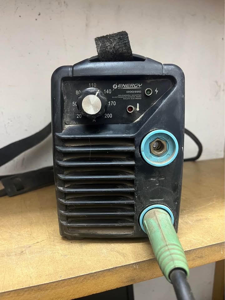 Soldadora inverter portátil Energy Tools 200A