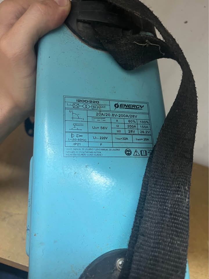Soldadora inverter portátil Energy Tools 200A