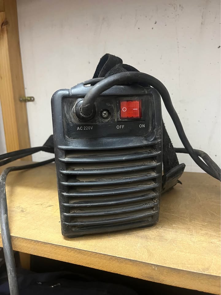 Soldadora inverter portátil Energy Tools 200A