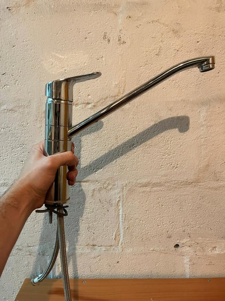 Llave monomando de cocina (grifería cromada)