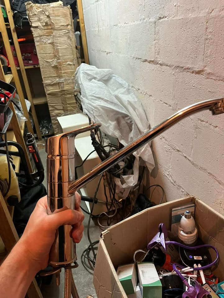 Llave monomando de cocina (grifería cromada)