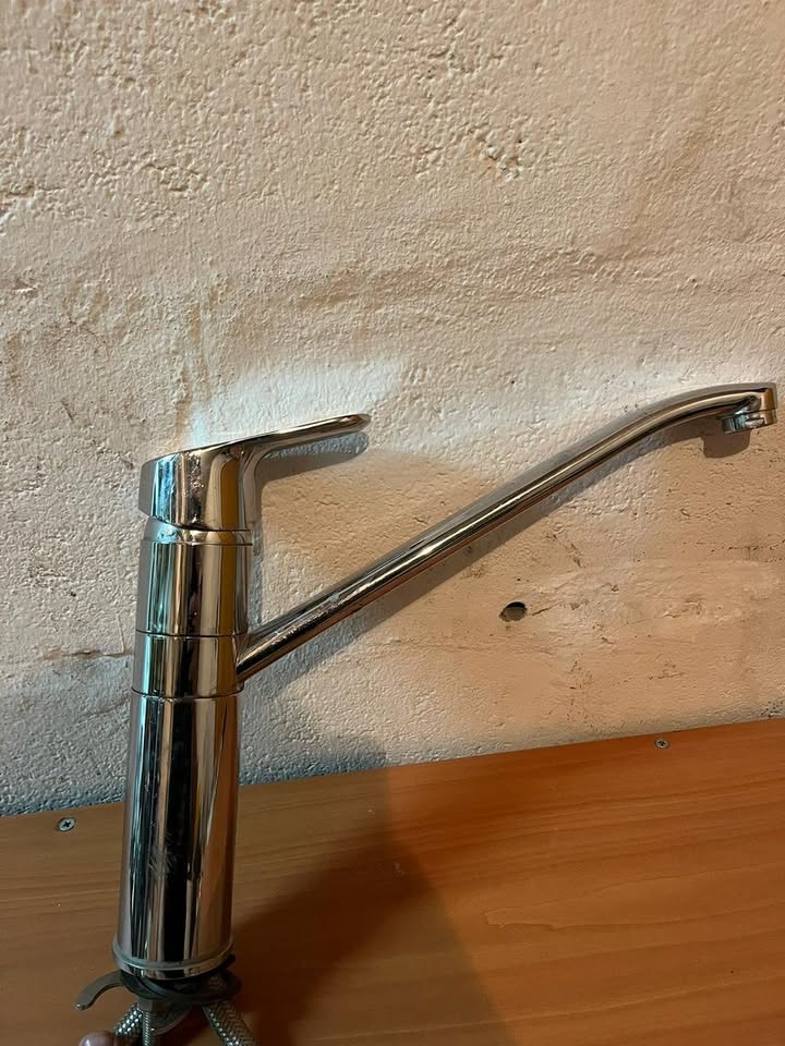 Llave monomando de cocina (grifería cromada)