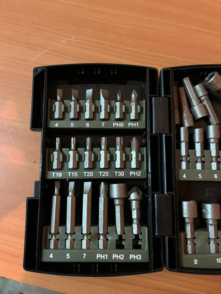 Set de Puntas y Dados de 31 piezas Bauker