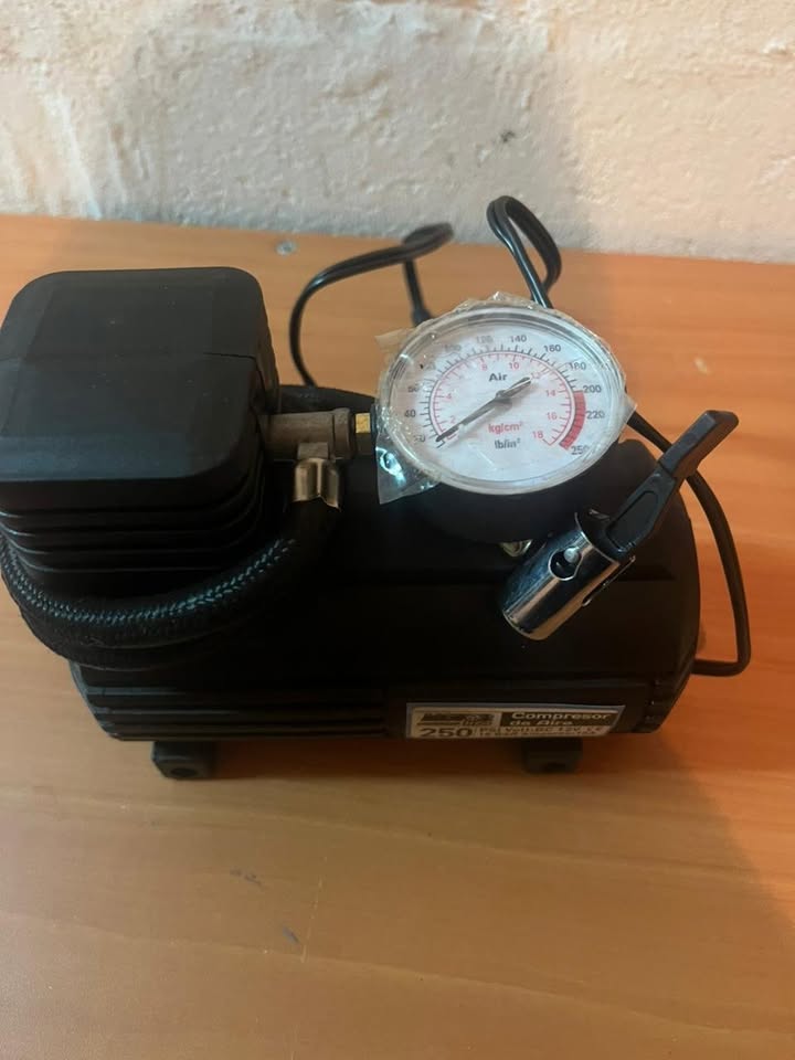 Compresor de aire portátil 12V Motor Life (250 PSI)