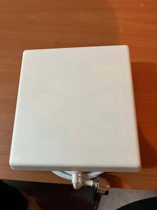 Antena panel direccional Intratek 9 dBi (700-2700MHz)