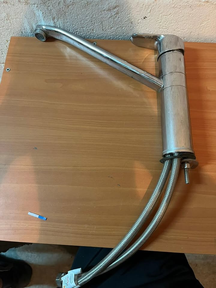 Llave monomando de cocina (grifería cromada)