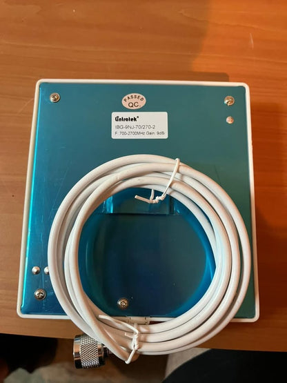 Antena panel direccional Intratek 9 dBi (700-2700MHz)