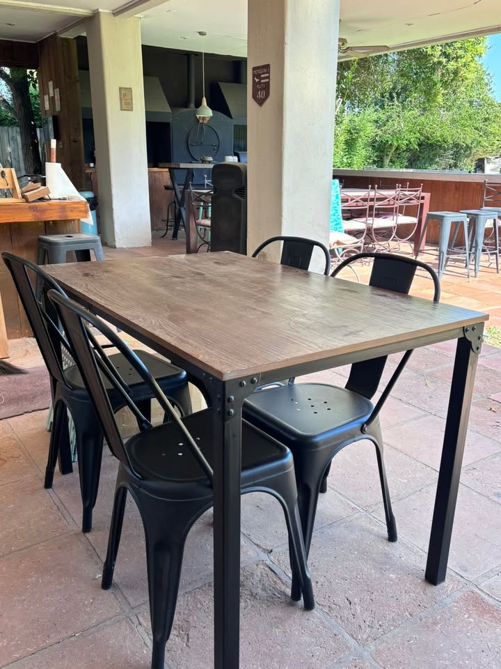 Juego de comedor + 4 sillas