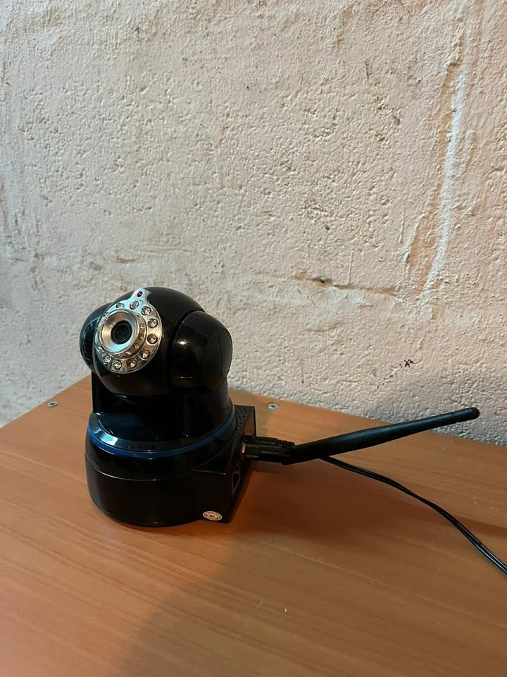 Cámara de seguridad IP WiFi PTZ (Interior con visión nocturna)