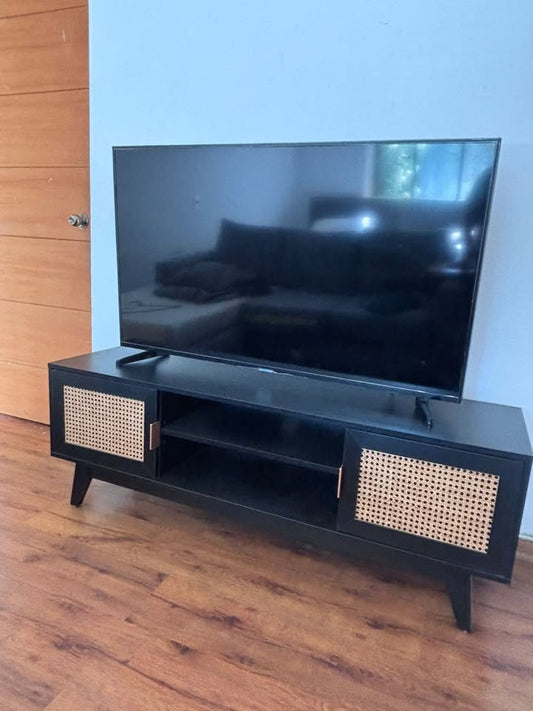Rack negro con ratán